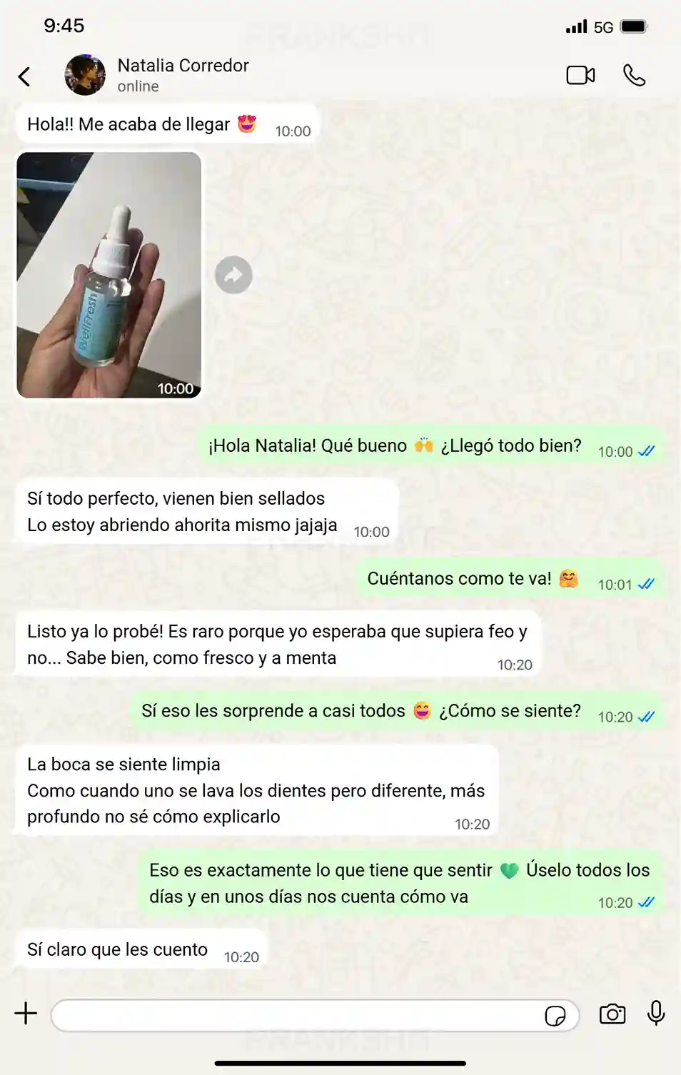 Conversación de WhatsApp con Natalia Corredor mostrando foto del producto recibido y comentando que sabe a menta